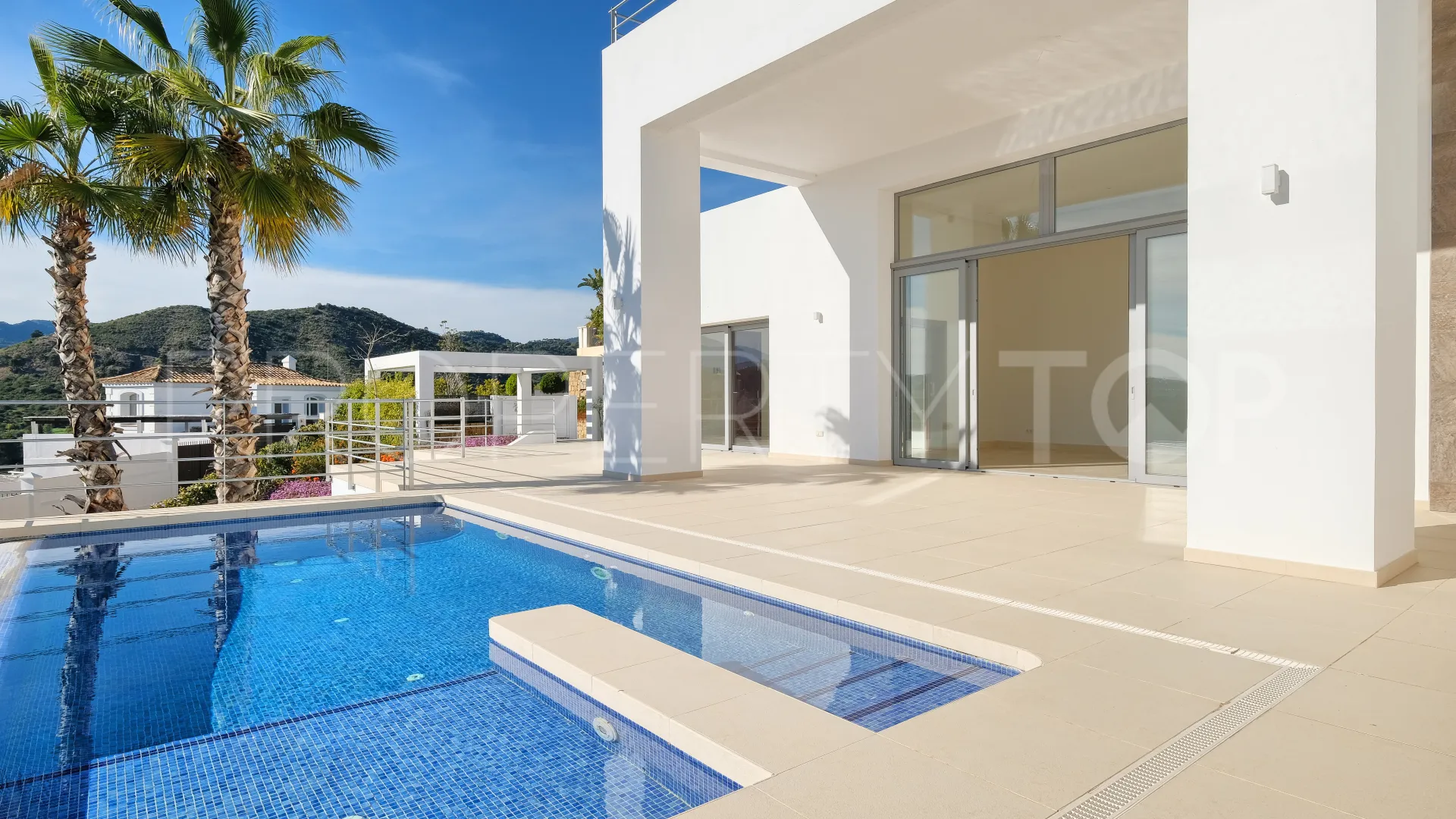 For sale villa with 4 bedrooms in Benahavis