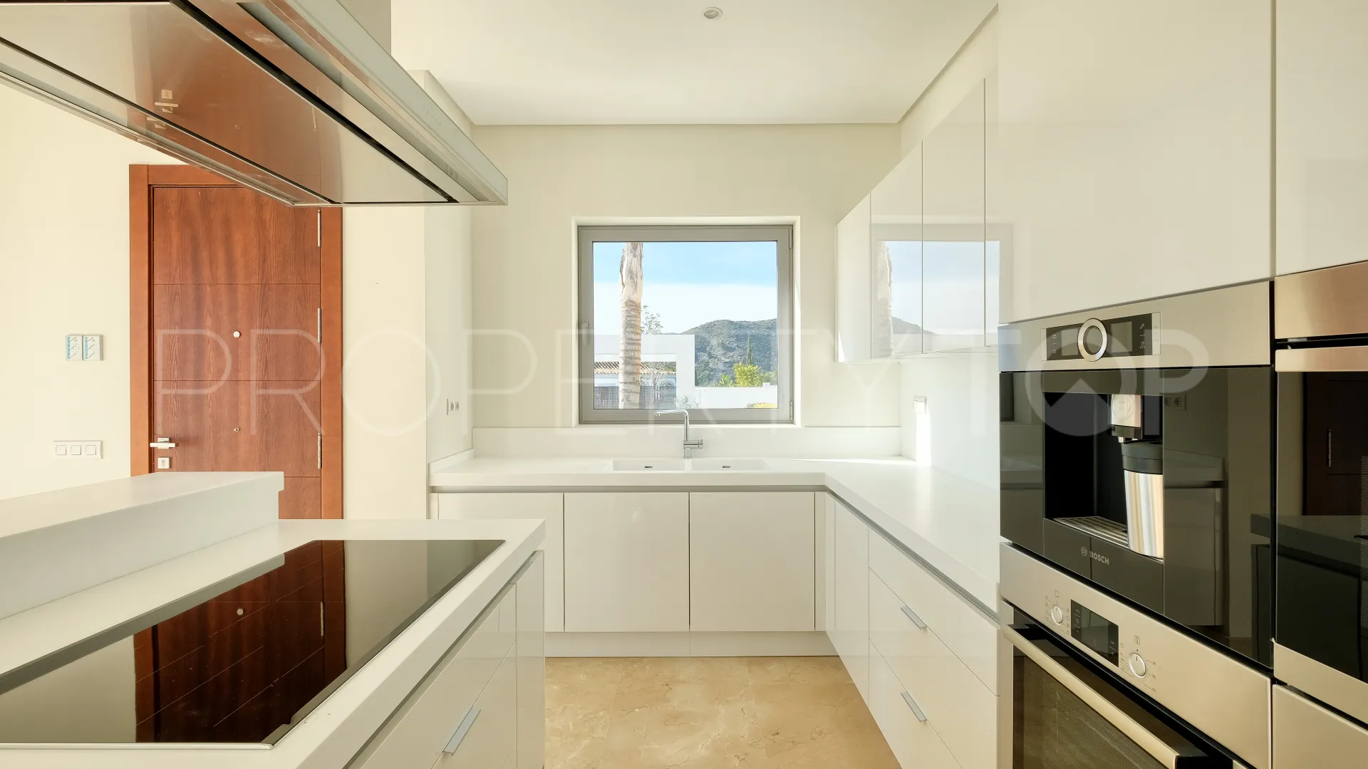 For sale villa with 4 bedrooms in Benahavis