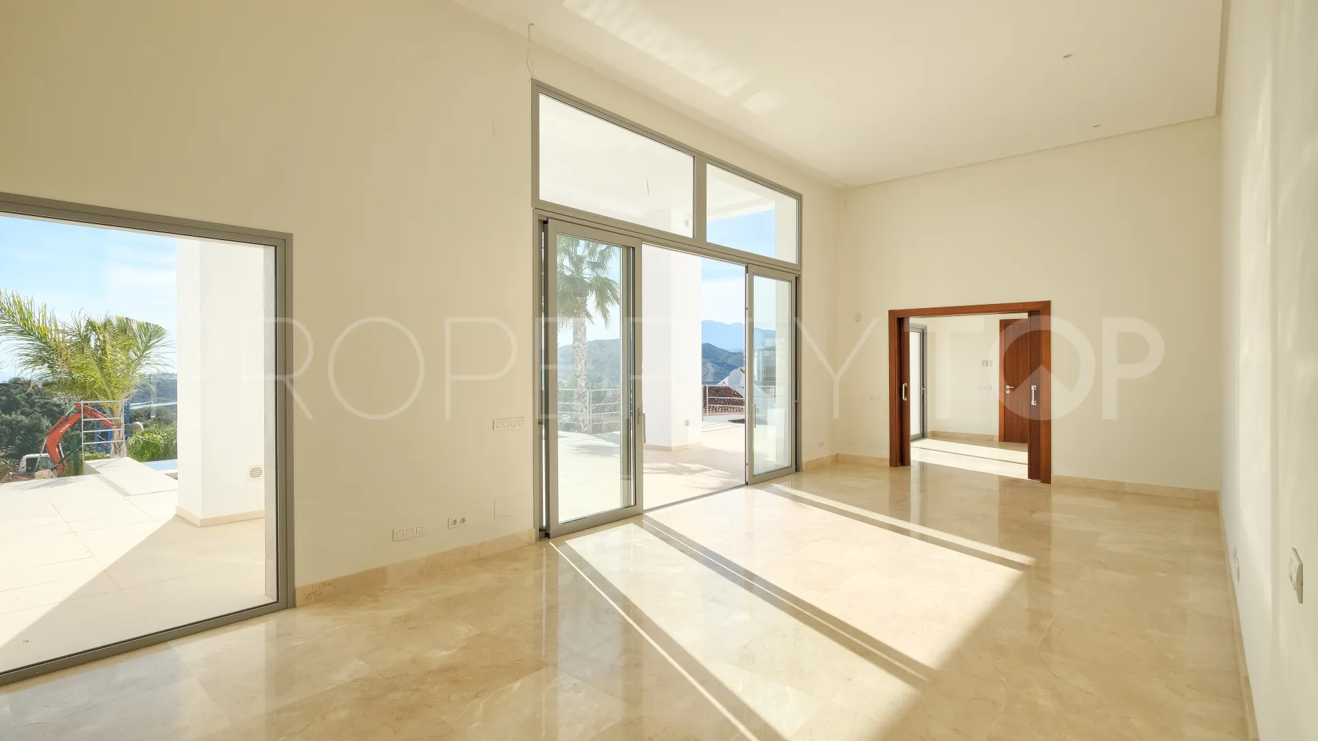 For sale villa with 4 bedrooms in Benahavis