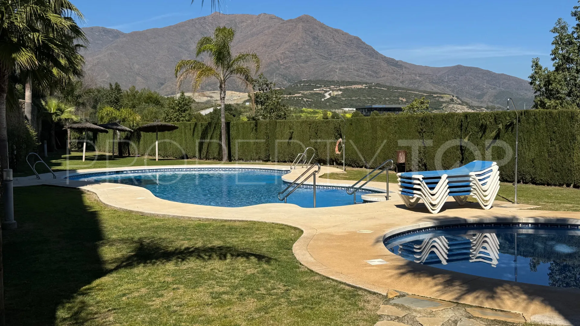 Buy town house in Estepona West