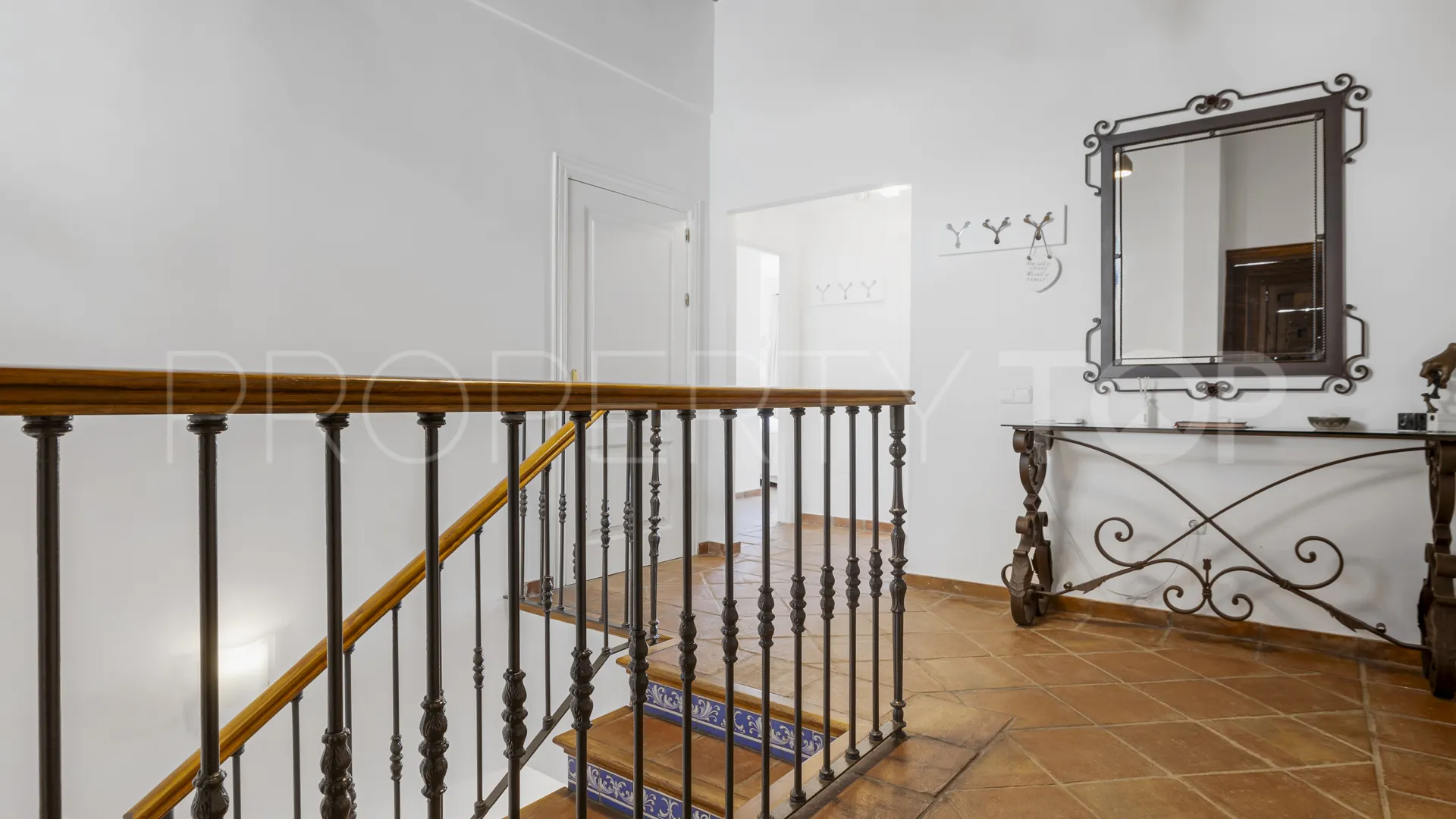Semi detached house with 5 bedrooms for sale in Benahavis