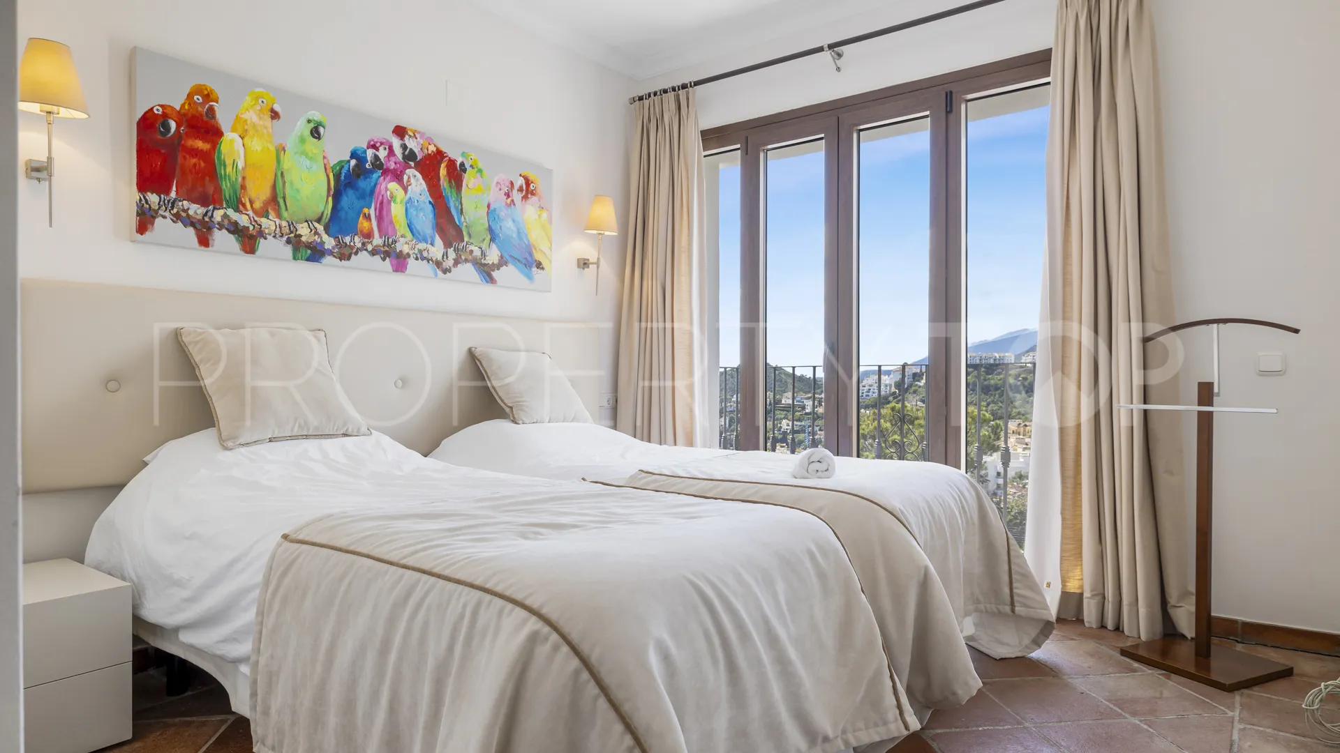 Semi detached house with 5 bedrooms for sale in Benahavis