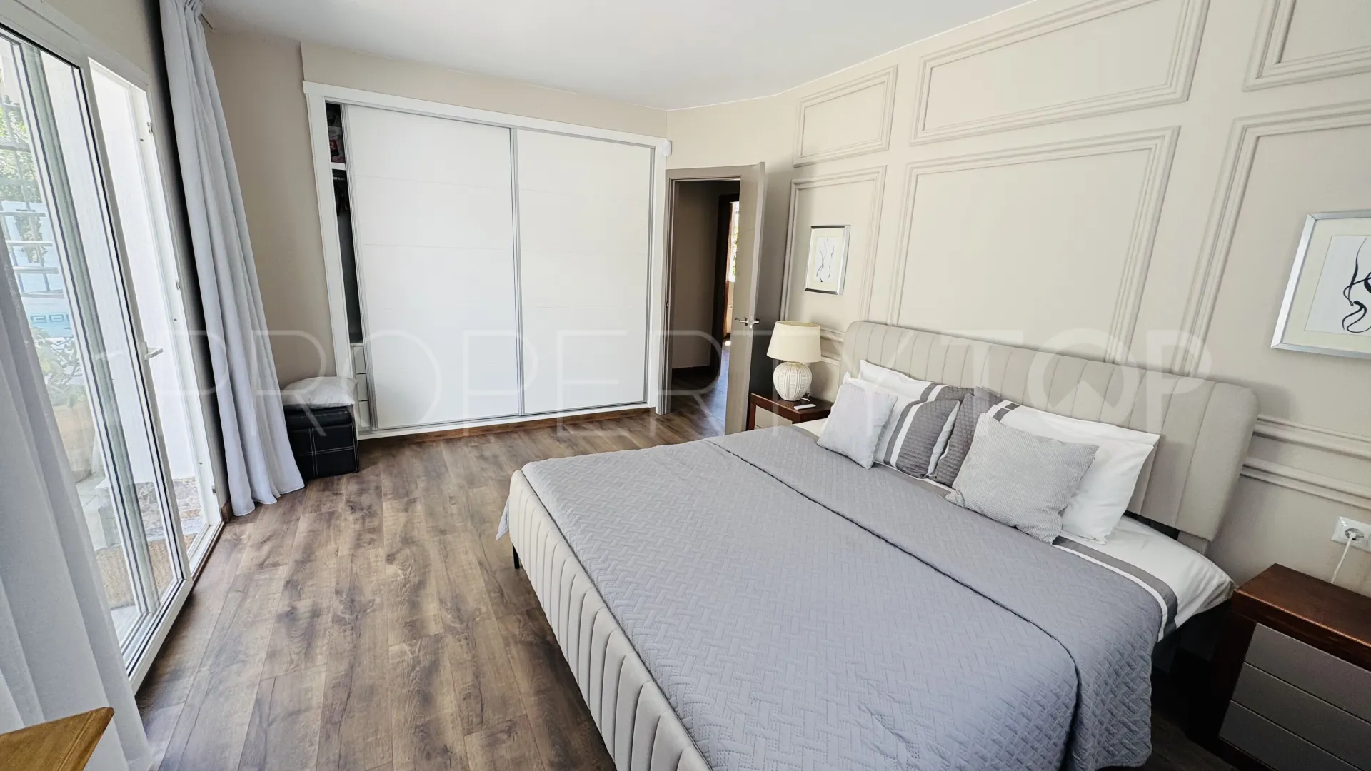 Chalet en venta en Elviria de 4 dormitorios