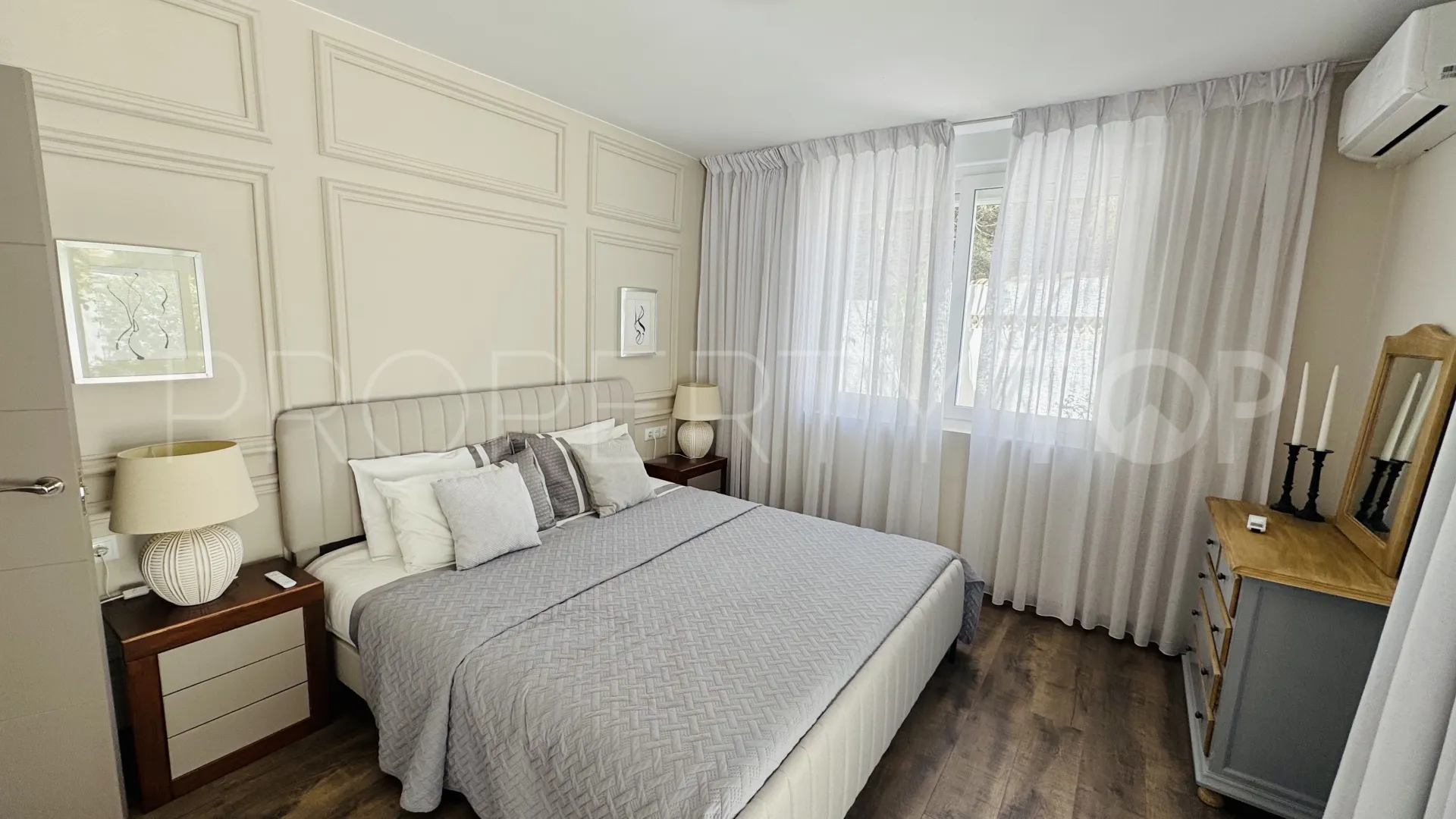 Chalet en venta en Elviria de 4 dormitorios