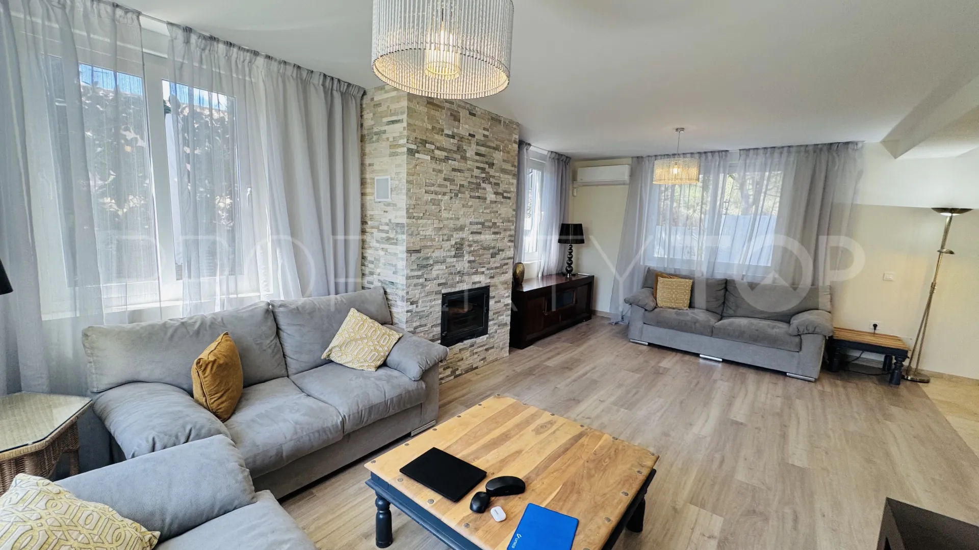 Chalet en venta en Elviria de 4 dormitorios
