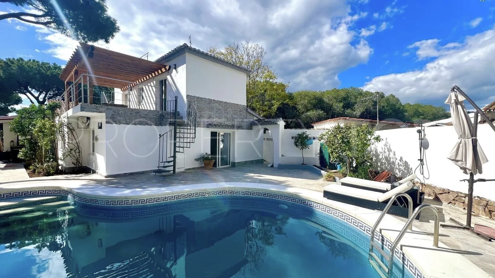 Chalet en venta en Elviria de 4 dormitorios