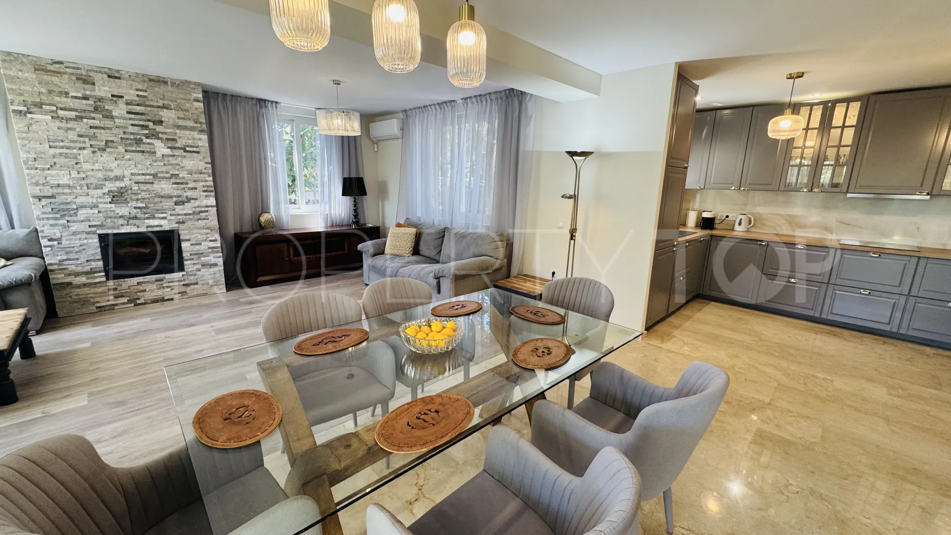 Chalet en venta en Elviria de 4 dormitorios