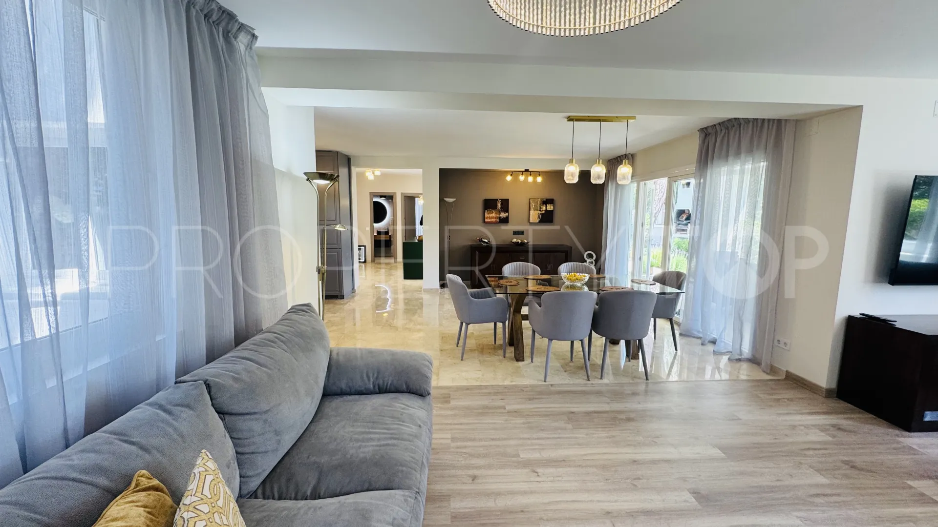 Chalet en venta en Elviria de 4 dormitorios