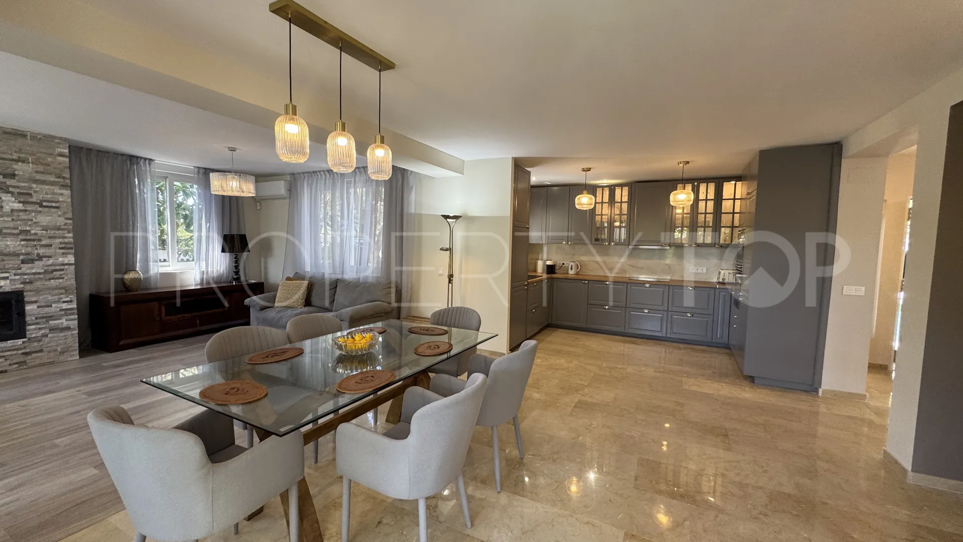 Chalet en venta en Elviria de 4 dormitorios