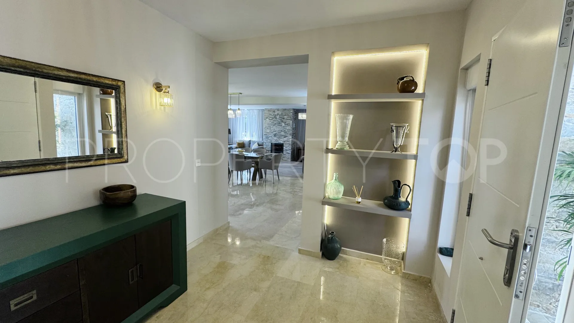 Chalet en venta en Elviria de 4 dormitorios
