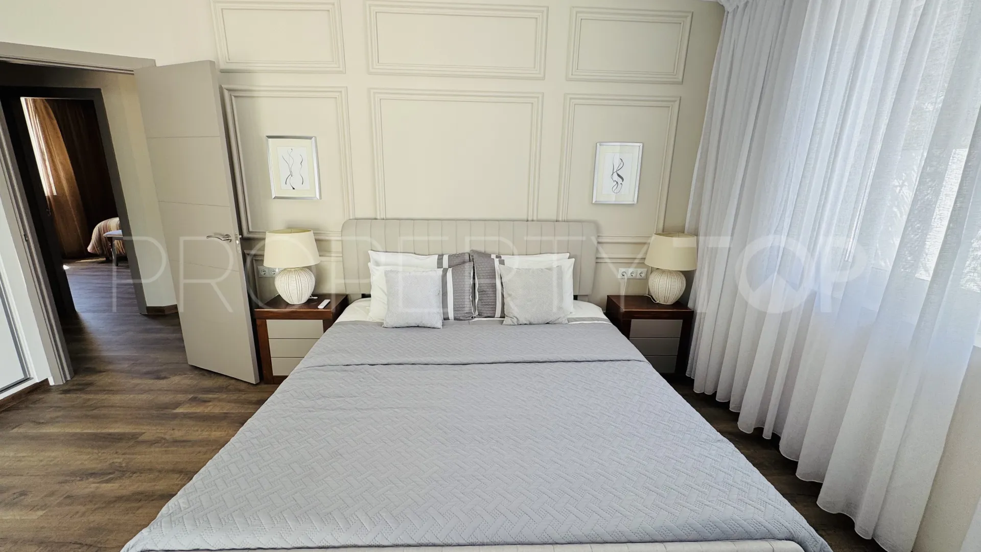 Chalet en venta en Elviria de 4 dormitorios
