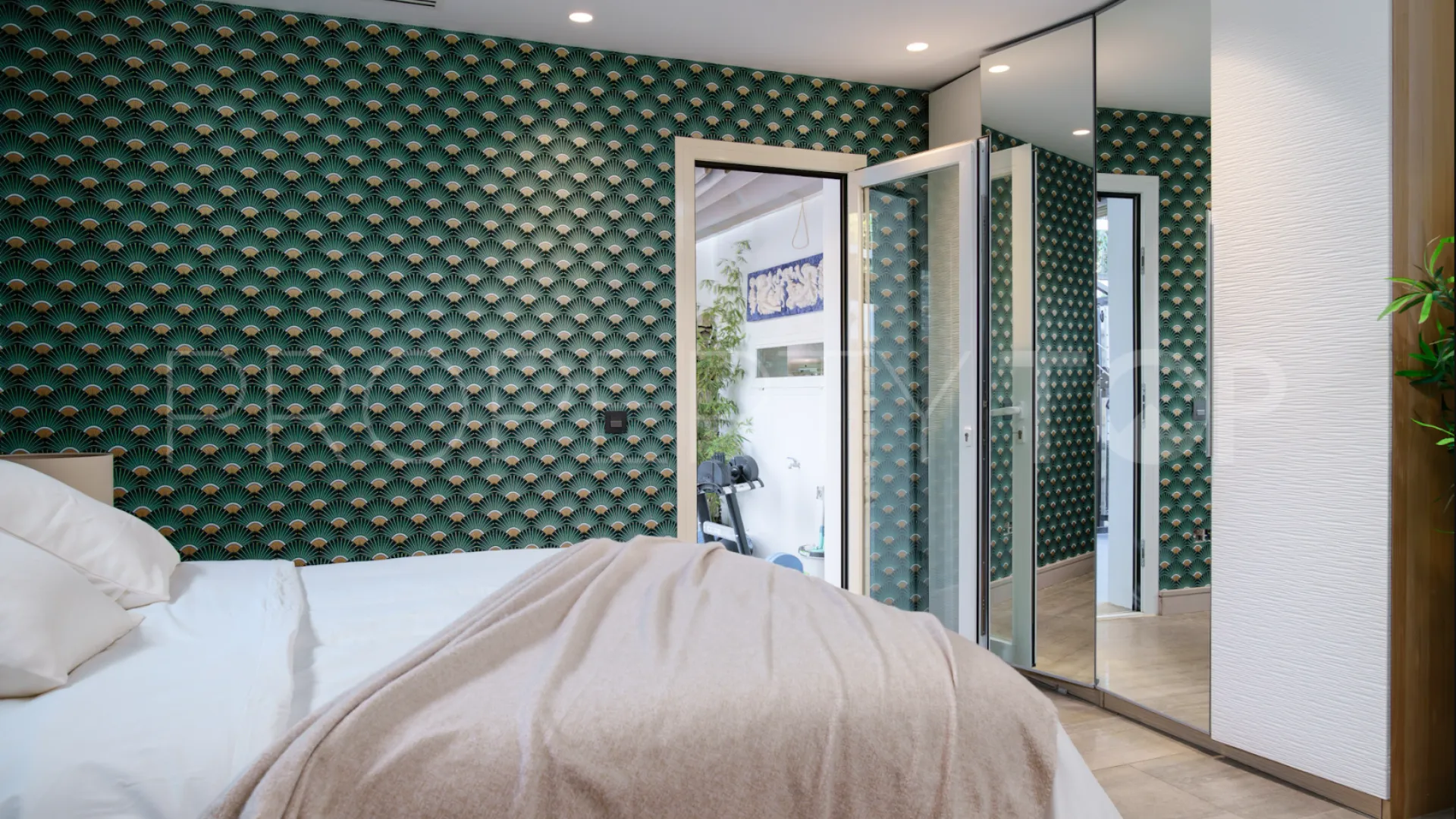 5 bedrooms Marbella villa for sale