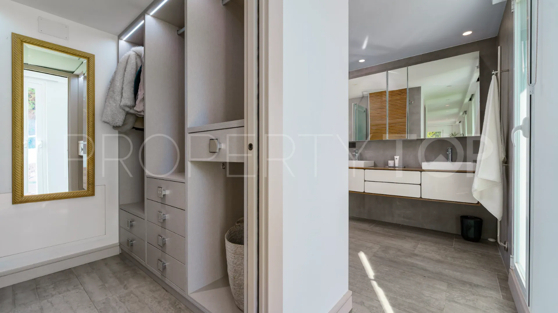 5 bedrooms Marbella villa for sale