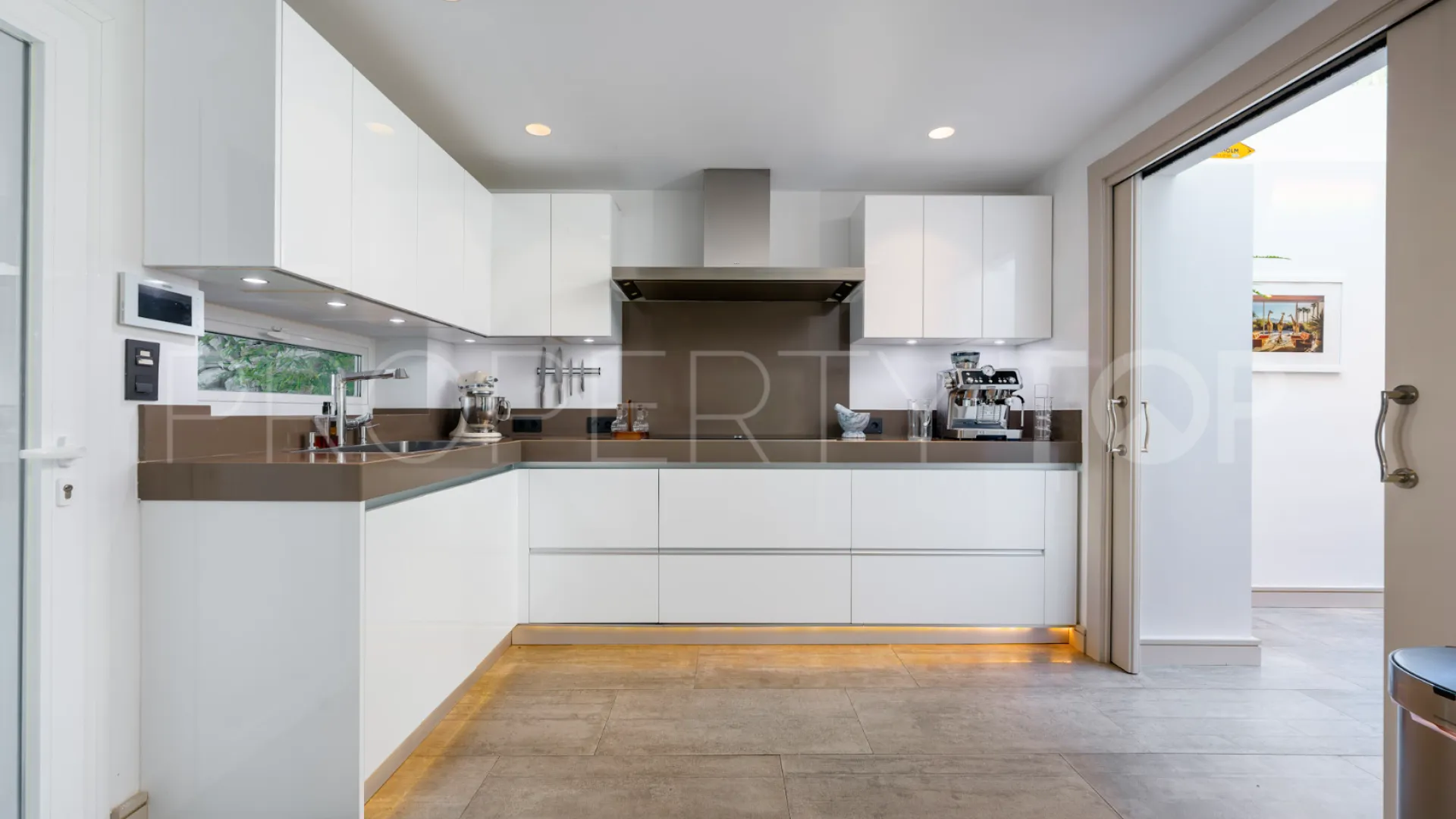5 bedrooms Marbella villa for sale