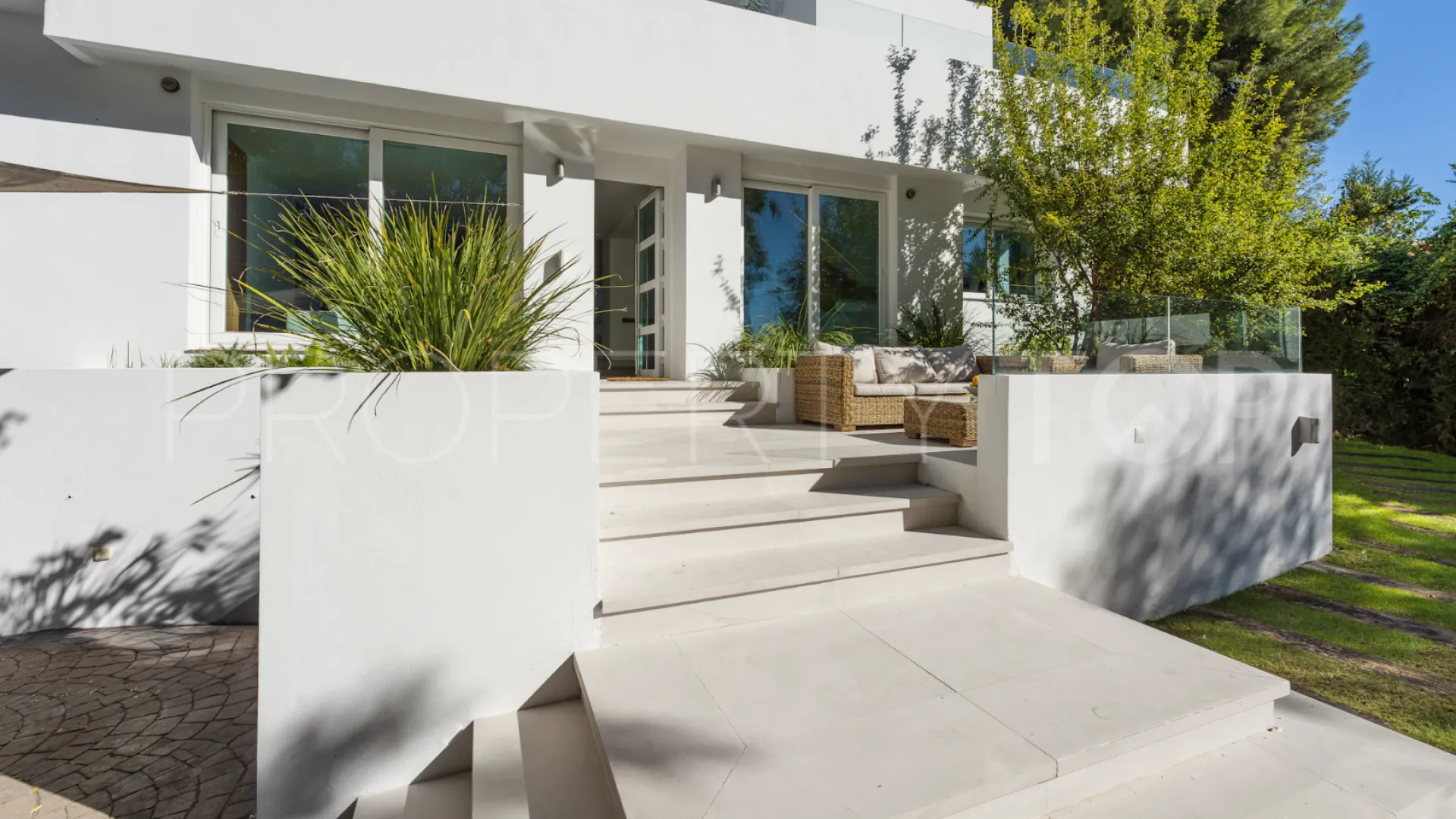 5 bedrooms Marbella villa for sale