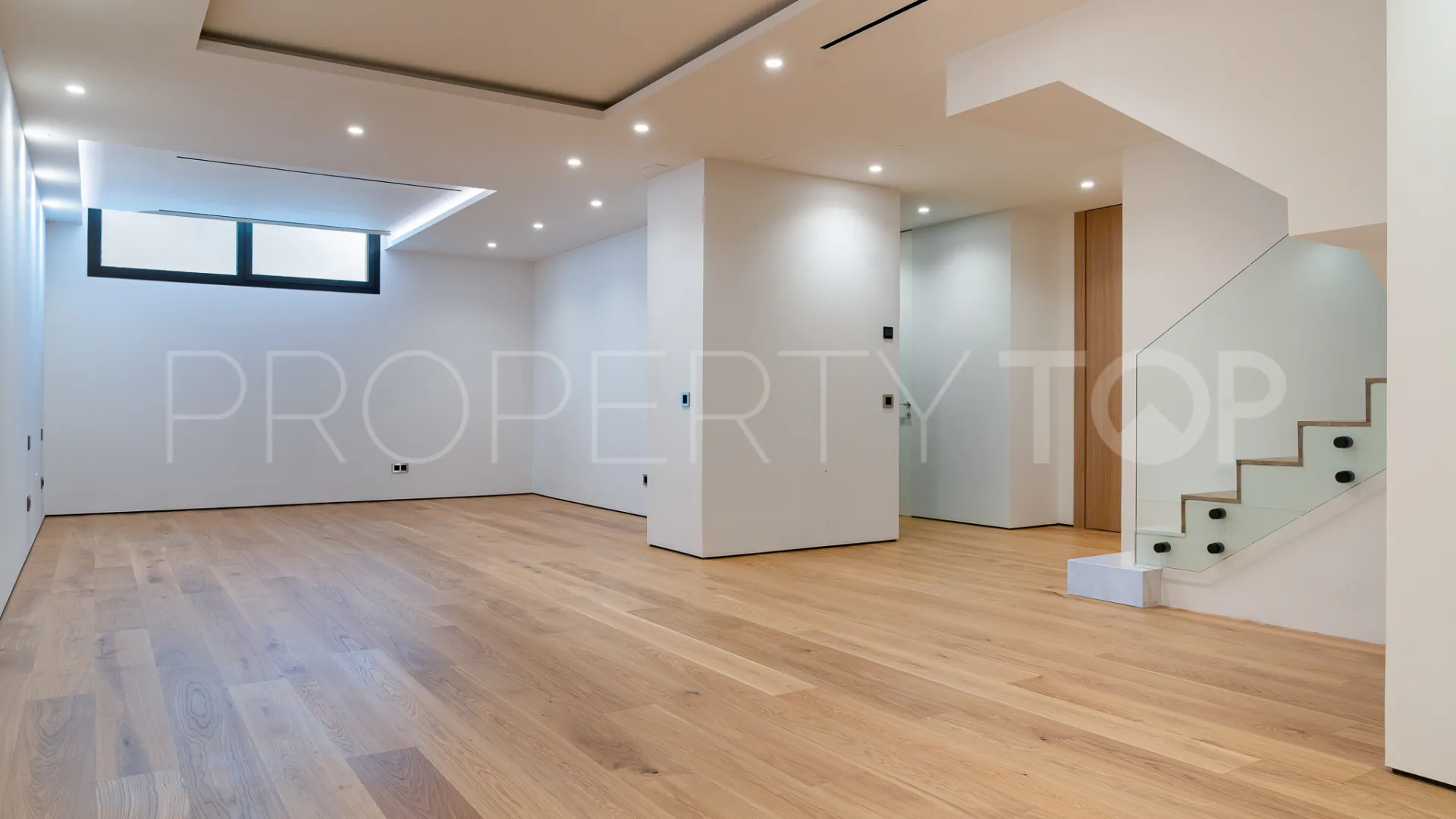 Ground floor apartment for sale in Marbella Golden Mile
