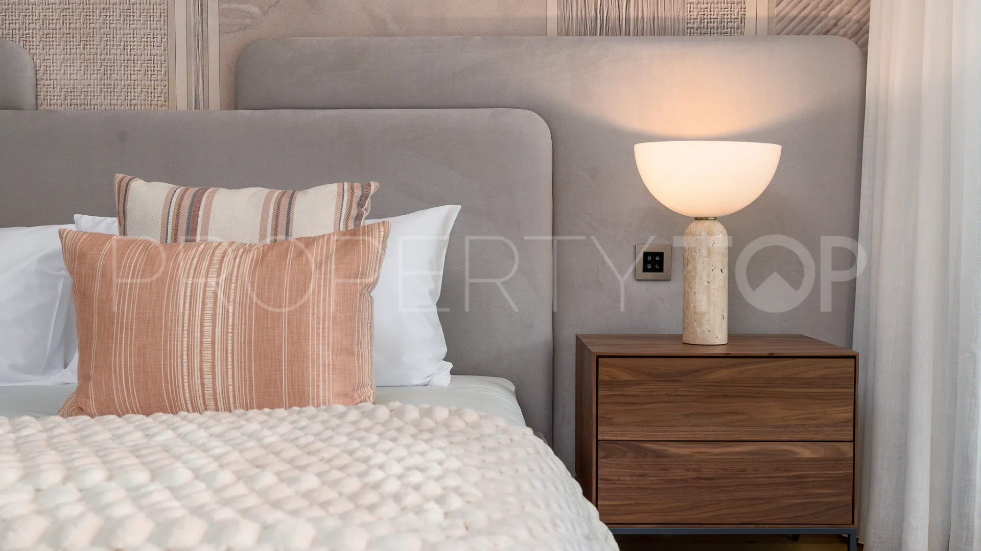 Ground floor apartment for sale in Marbella Golden Mile