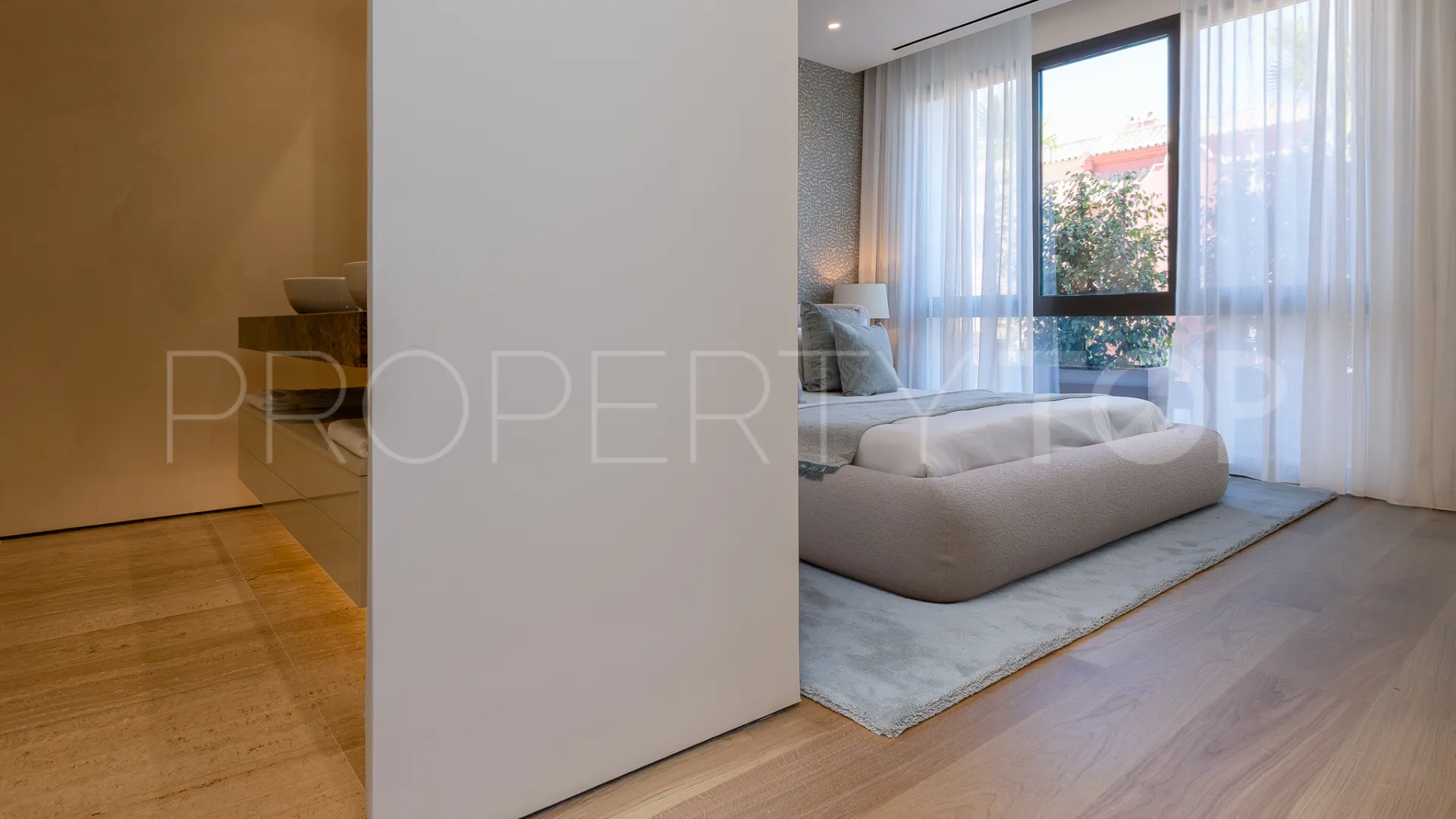 Ground floor apartment for sale in Marbella Golden Mile