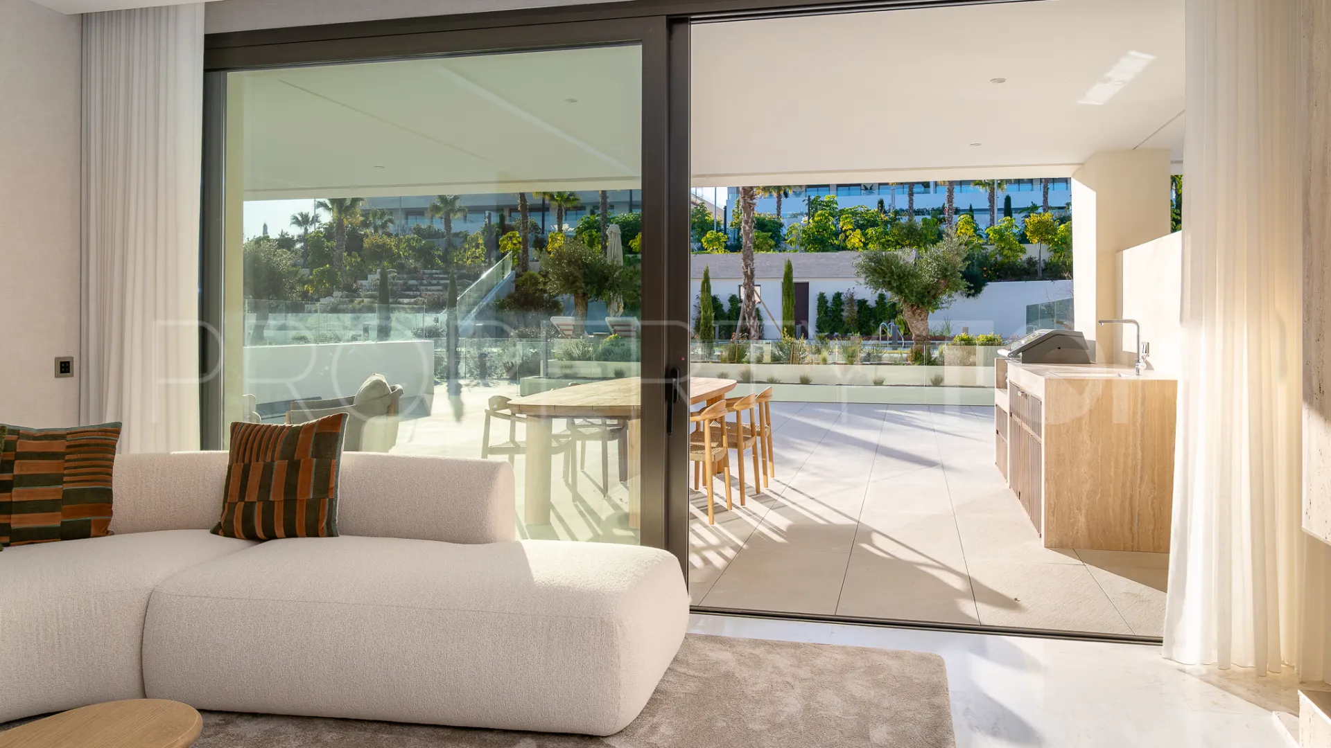 Ground floor apartment for sale in Marbella Golden Mile