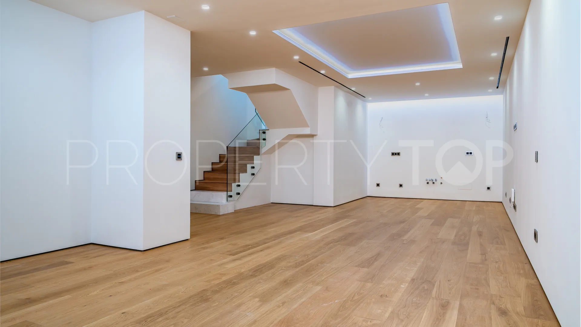 Ground floor apartment for sale in Marbella Golden Mile