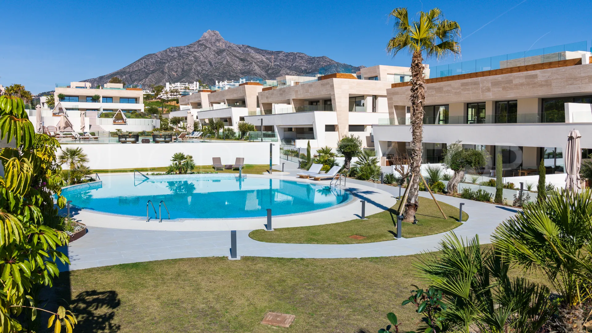 Ground floor apartment for sale in Marbella Golden Mile