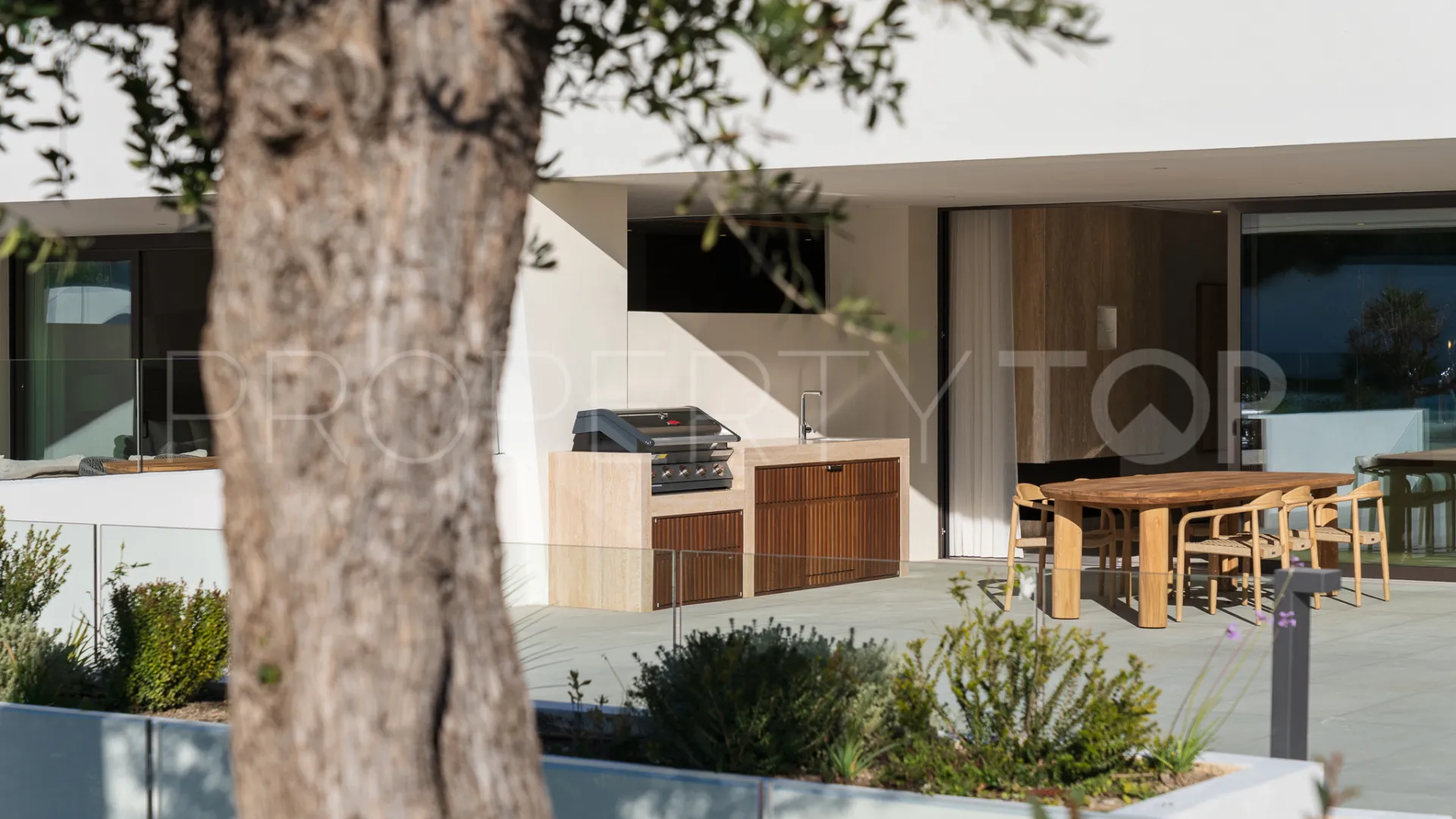 Ground floor apartment for sale in Marbella Golden Mile