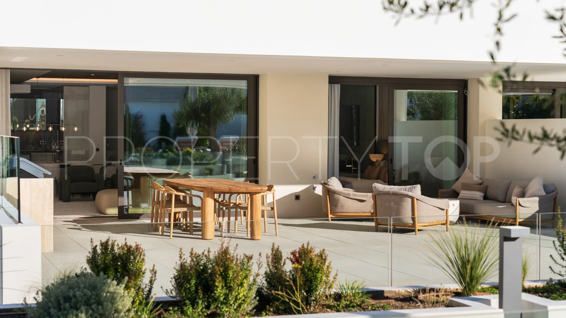 Ground floor apartment for sale in Marbella Golden Mile