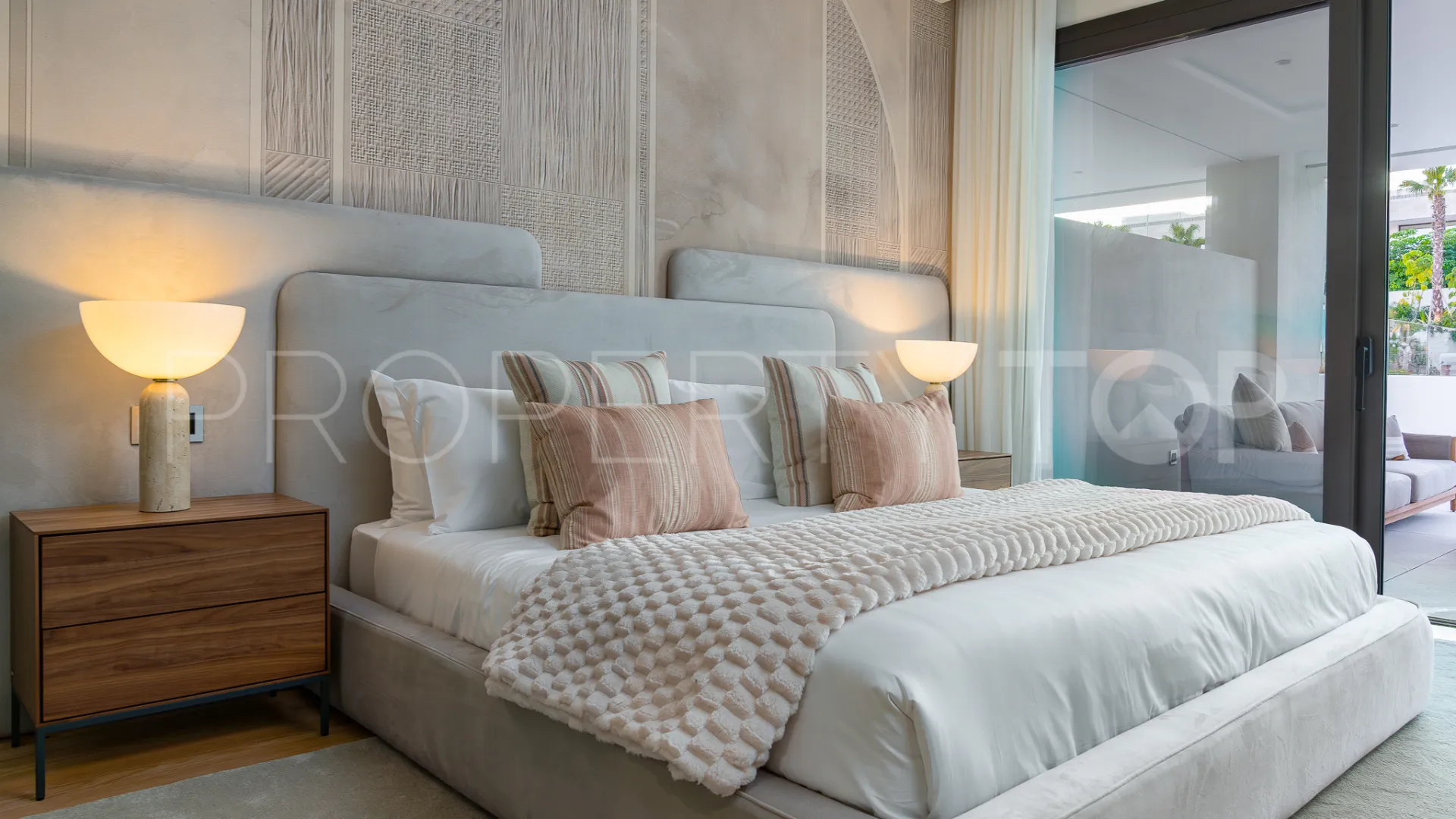 Ground floor apartment for sale in Marbella Golden Mile