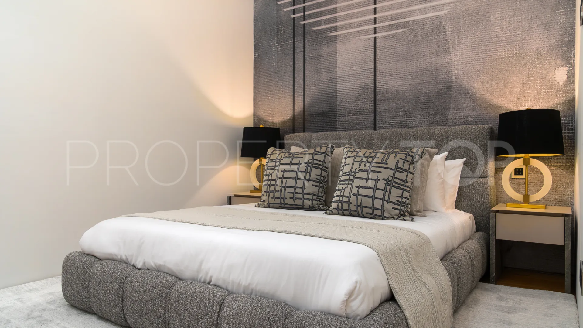 Ground floor apartment for sale in Marbella Golden Mile