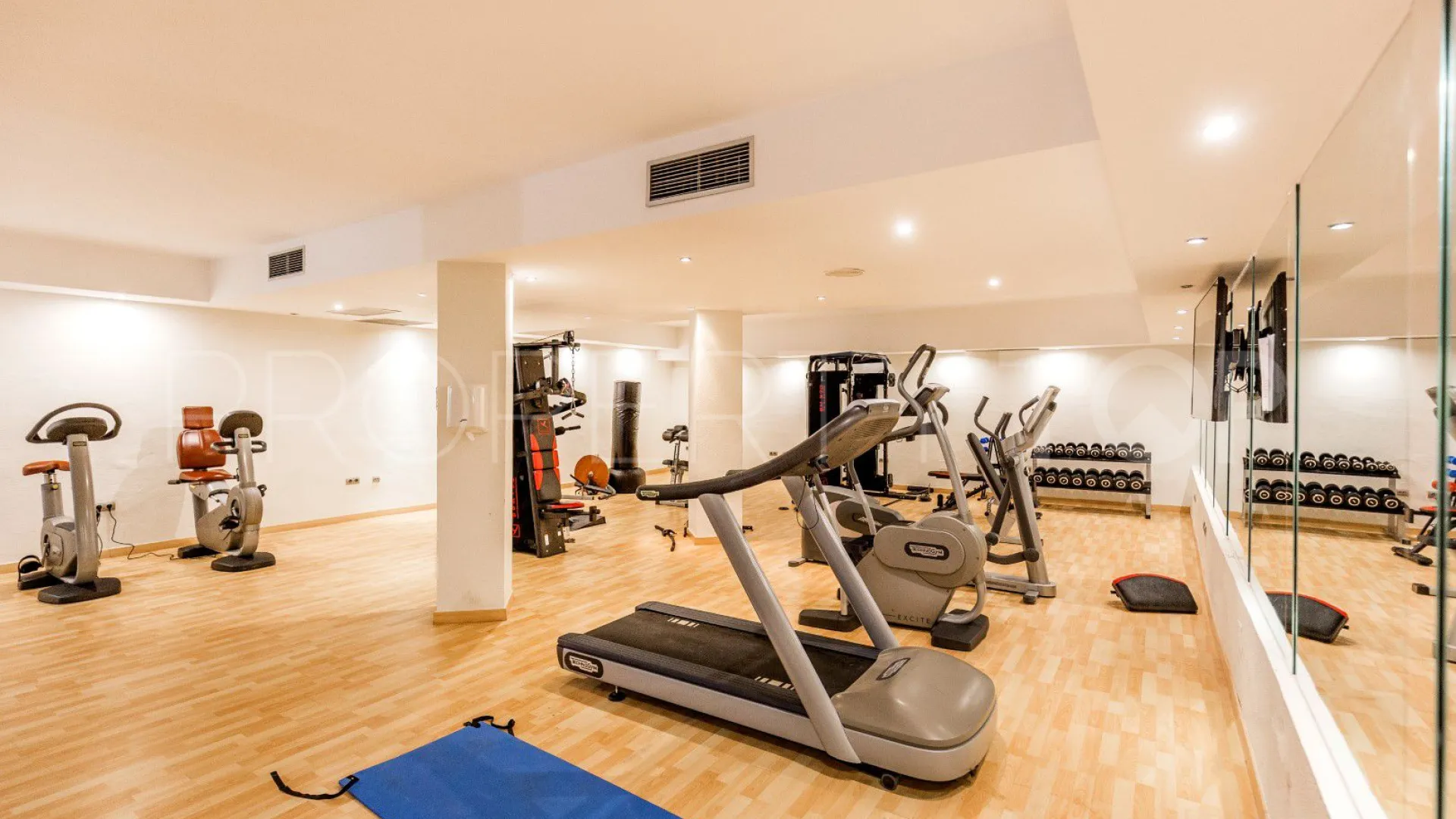 For sale apartment in Nueva Andalucia