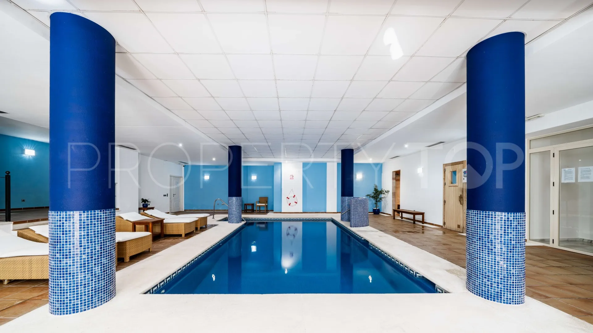 For sale apartment in Nueva Andalucia
