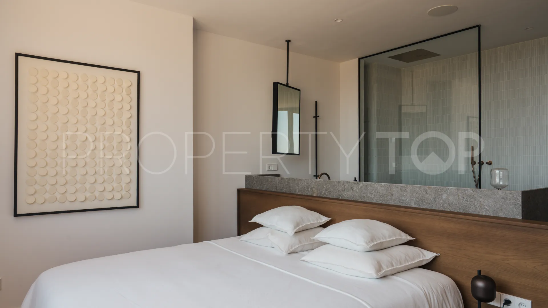 Penthouse for sale in Nueva Andalucia with 4 bedrooms