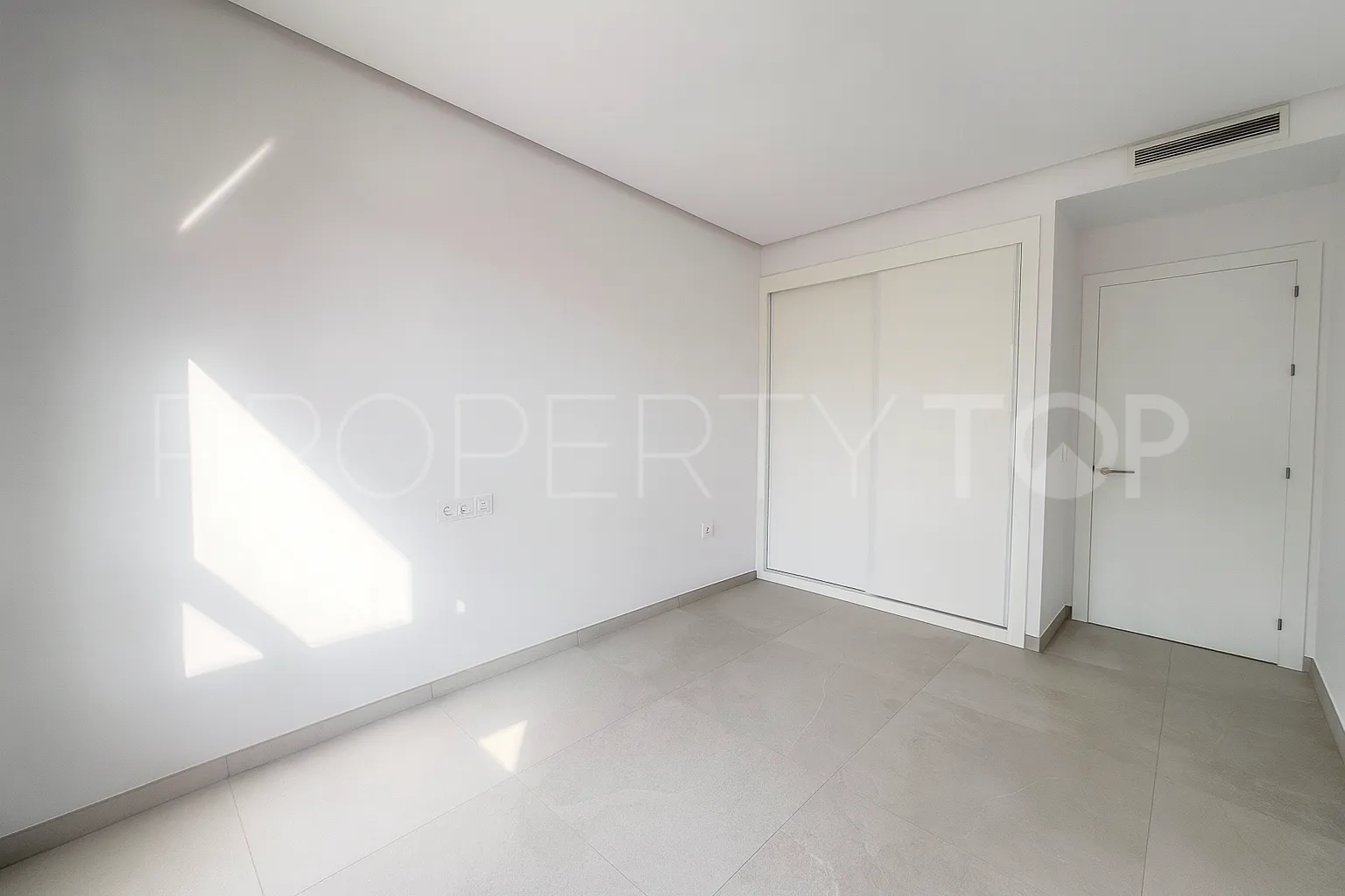 For sale duplex penthouse in La Quinta with 3 bedrooms