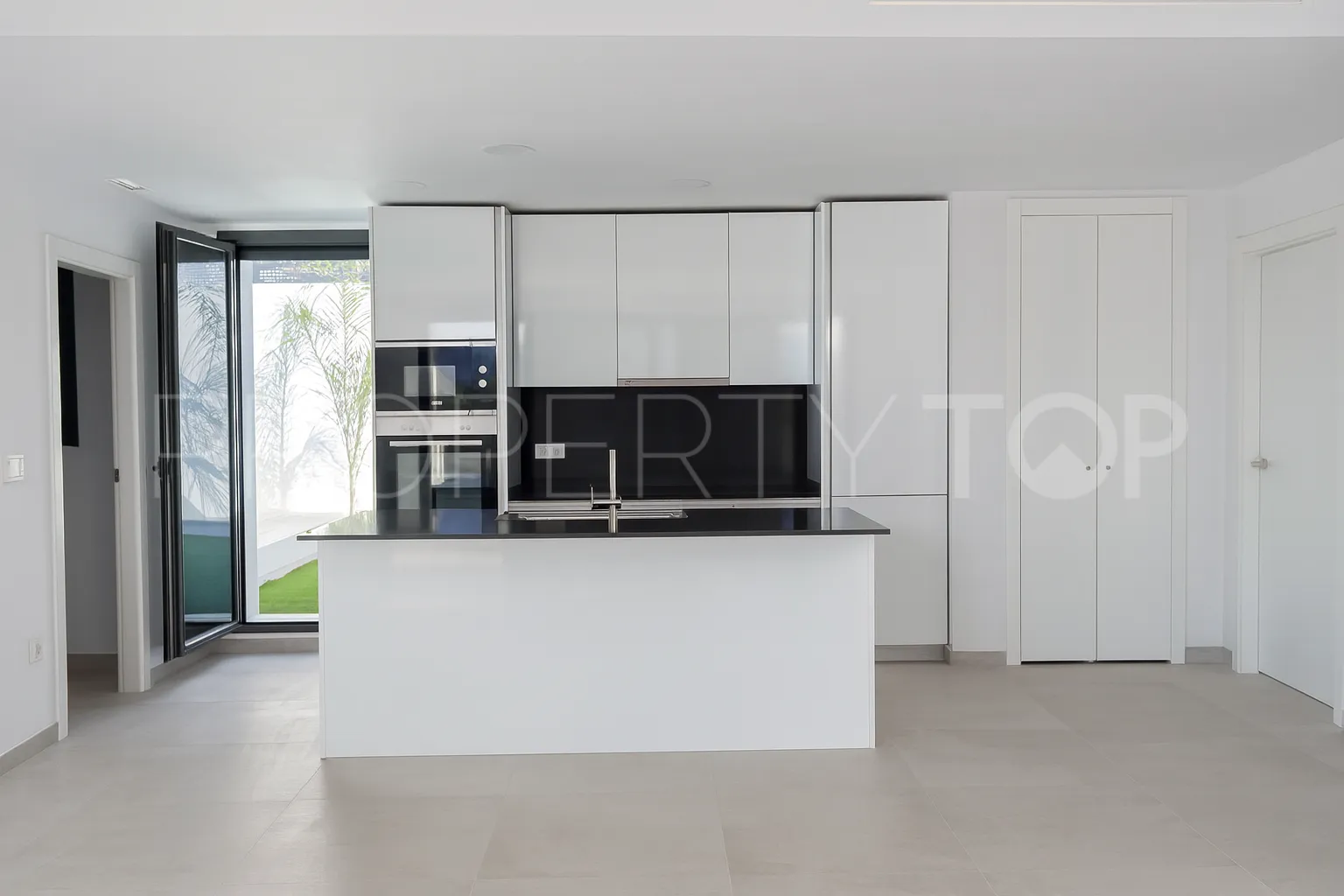 For sale duplex penthouse in La Quinta with 3 bedrooms