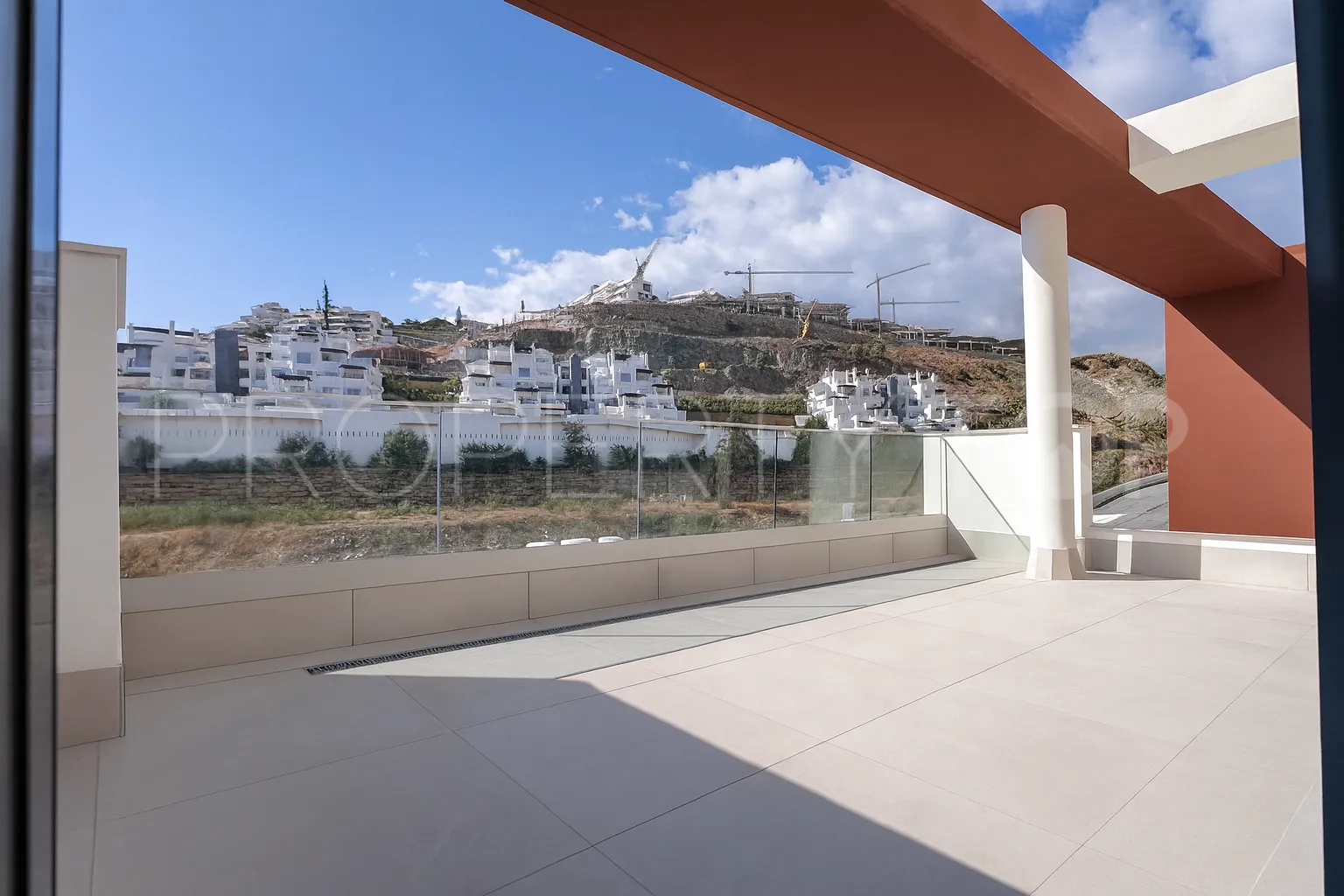 For sale duplex penthouse in La Quinta with 3 bedrooms