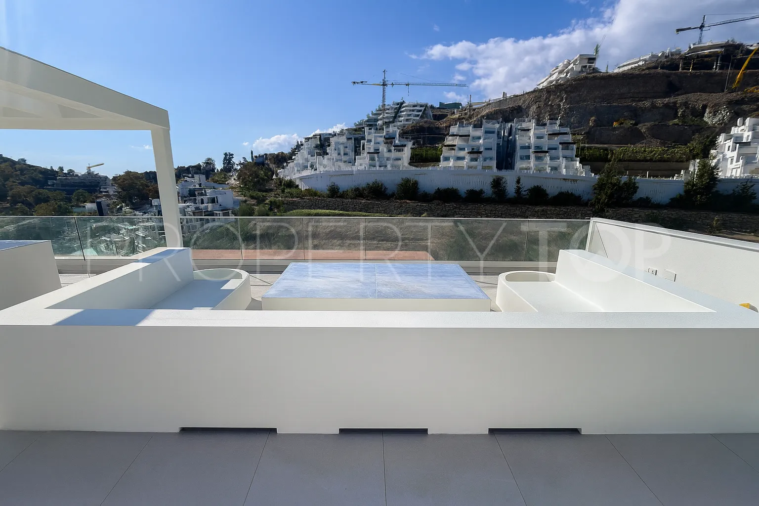 For sale duplex penthouse in La Quinta with 3 bedrooms