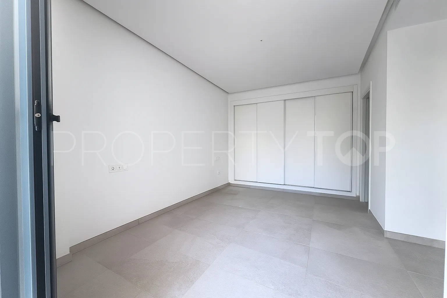 For sale duplex penthouse in La Quinta with 3 bedrooms
