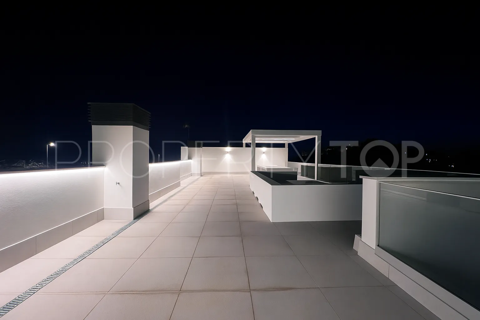 For sale duplex penthouse in La Quinta with 3 bedrooms