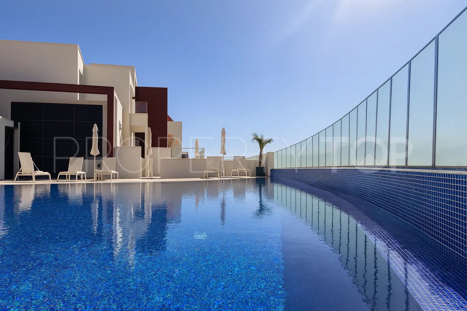 For sale duplex penthouse in La Quinta with 3 bedrooms