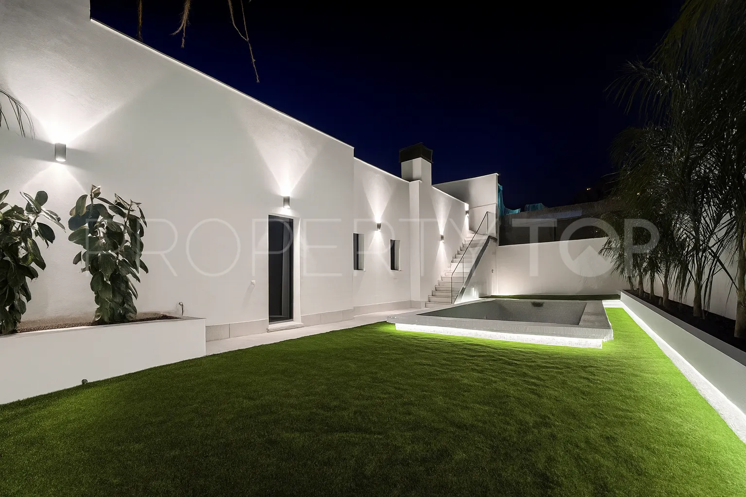 For sale duplex penthouse in La Quinta with 3 bedrooms