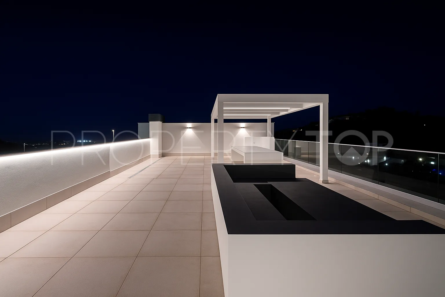 For sale duplex penthouse in La Quinta with 3 bedrooms