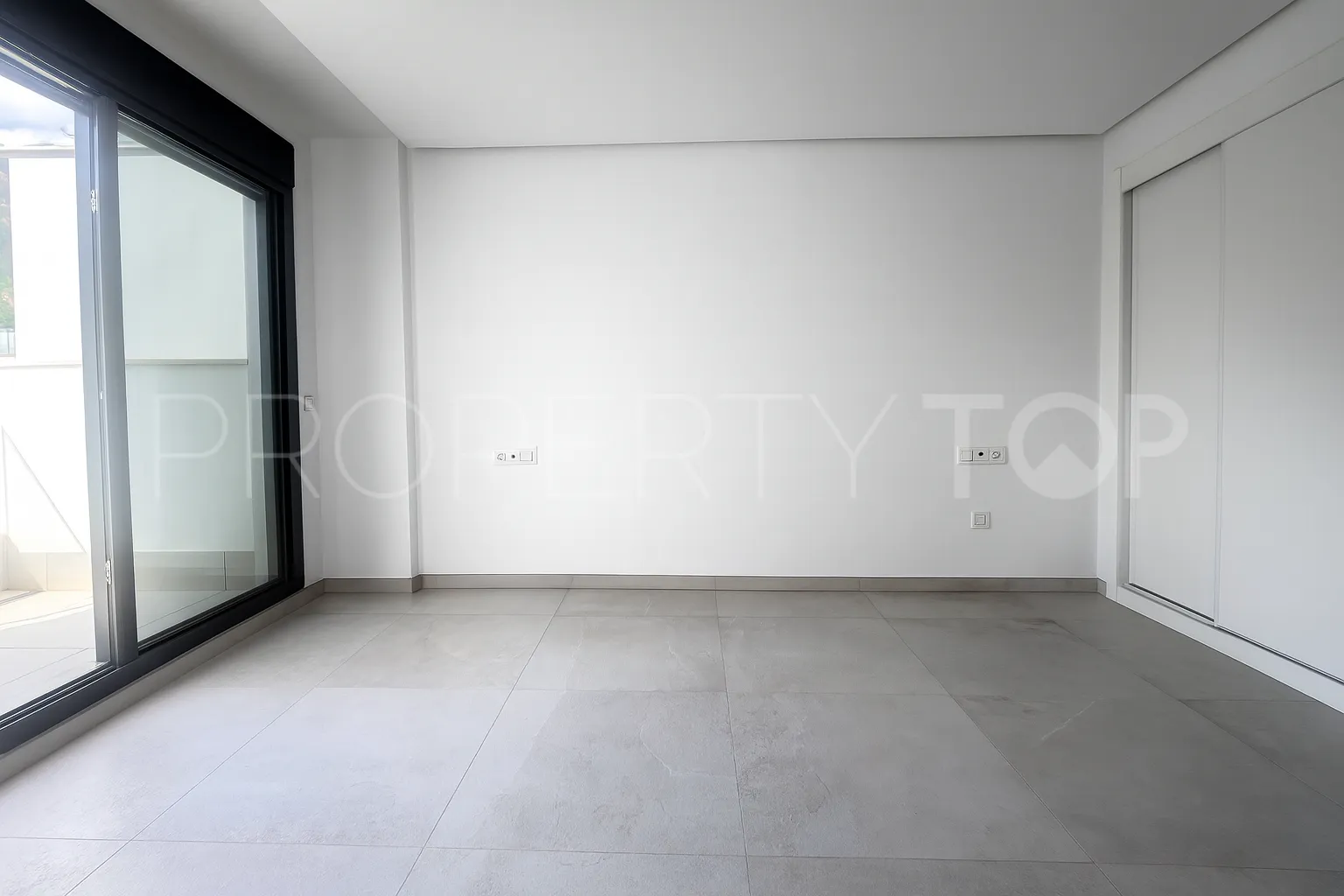 For sale duplex penthouse in La Quinta with 3 bedrooms