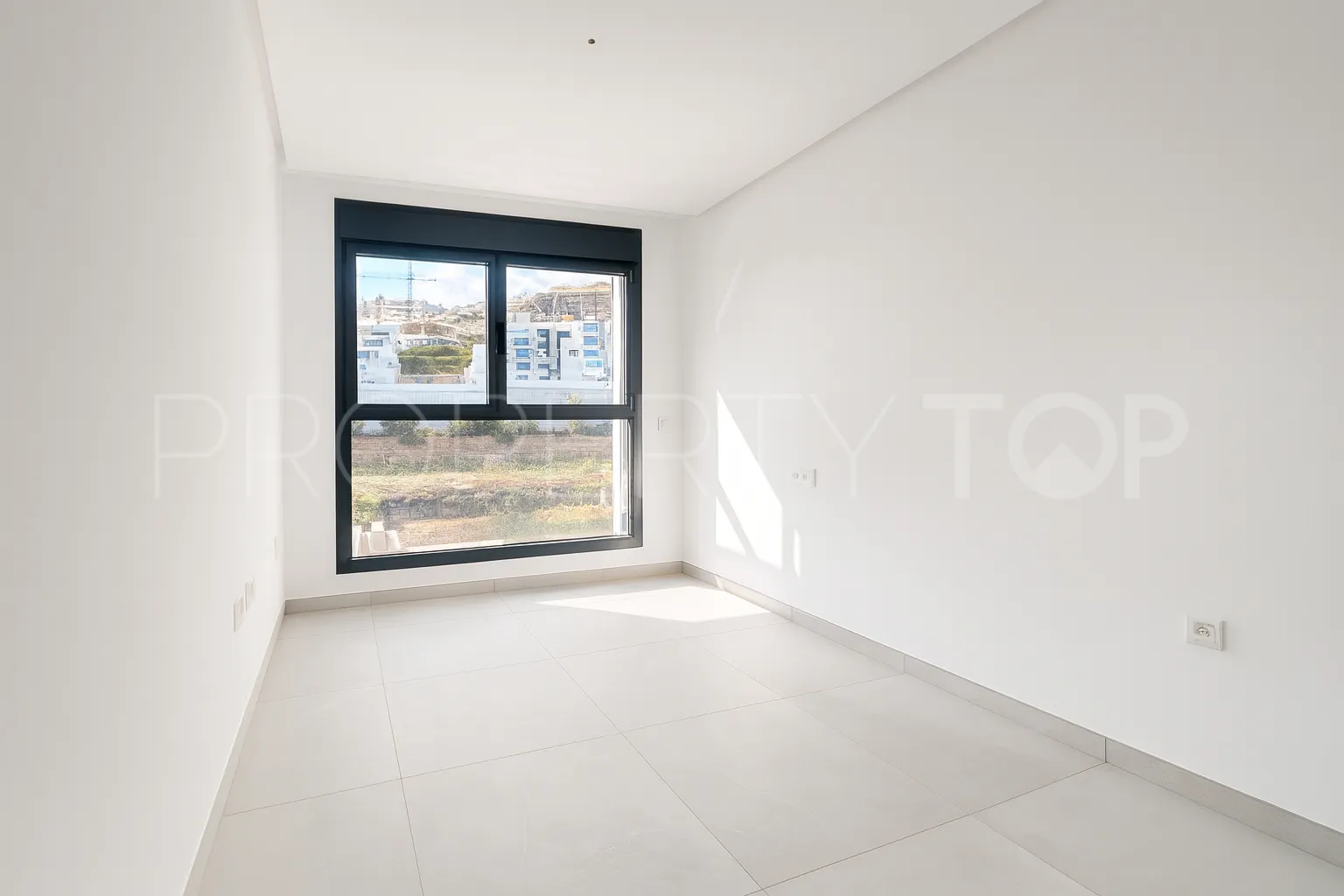 For sale duplex penthouse in La Quinta with 3 bedrooms