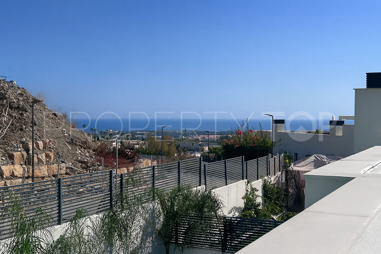For sale duplex penthouse in La Quinta with 3 bedrooms