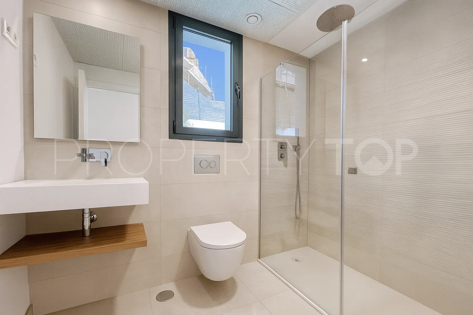 For sale duplex penthouse in La Quinta with 3 bedrooms