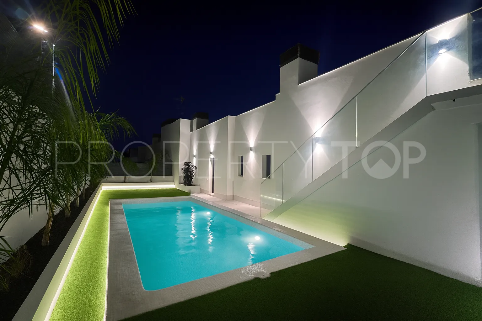 For sale duplex penthouse in La Quinta with 3 bedrooms