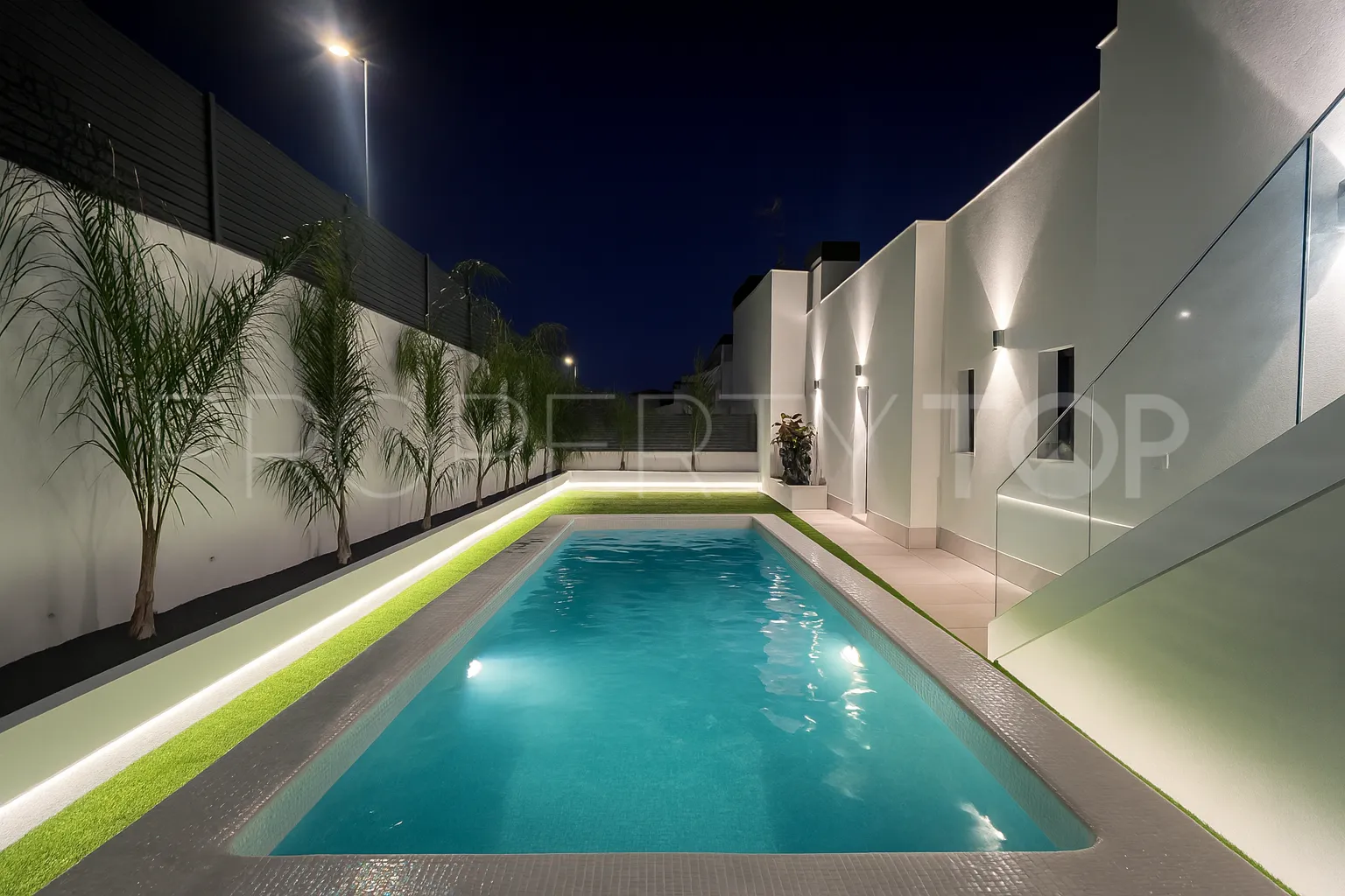 For sale duplex penthouse in La Quinta with 3 bedrooms