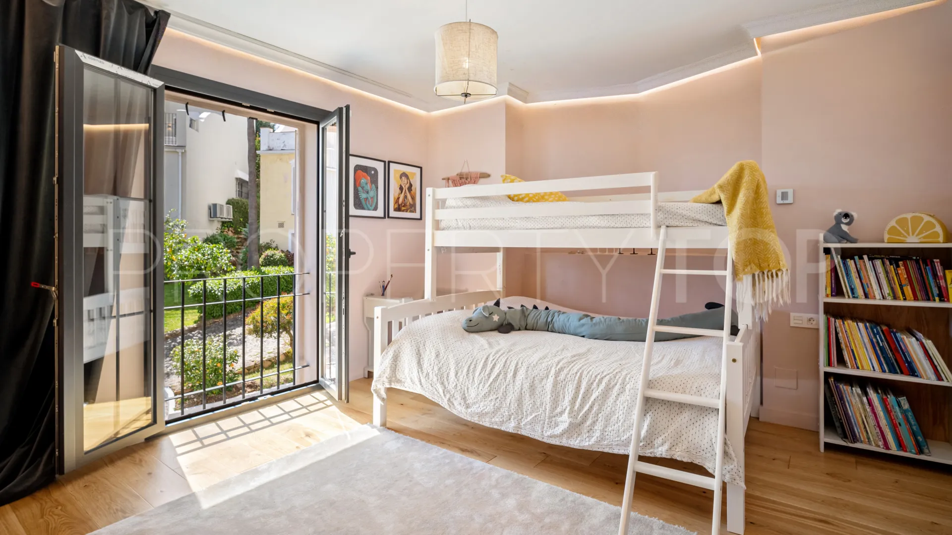 Golden Mile 4 bedrooms town house for sale