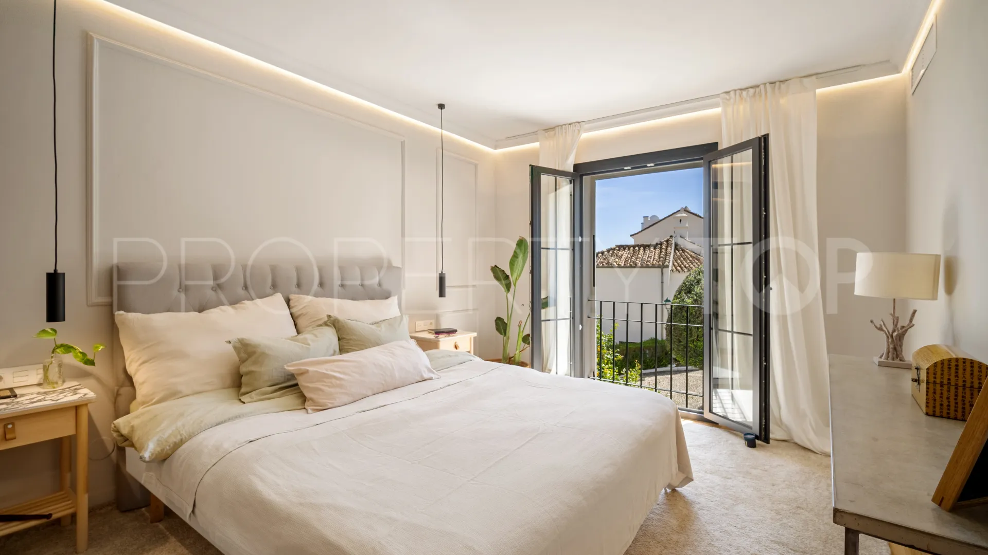 Golden Mile 4 bedrooms town house for sale