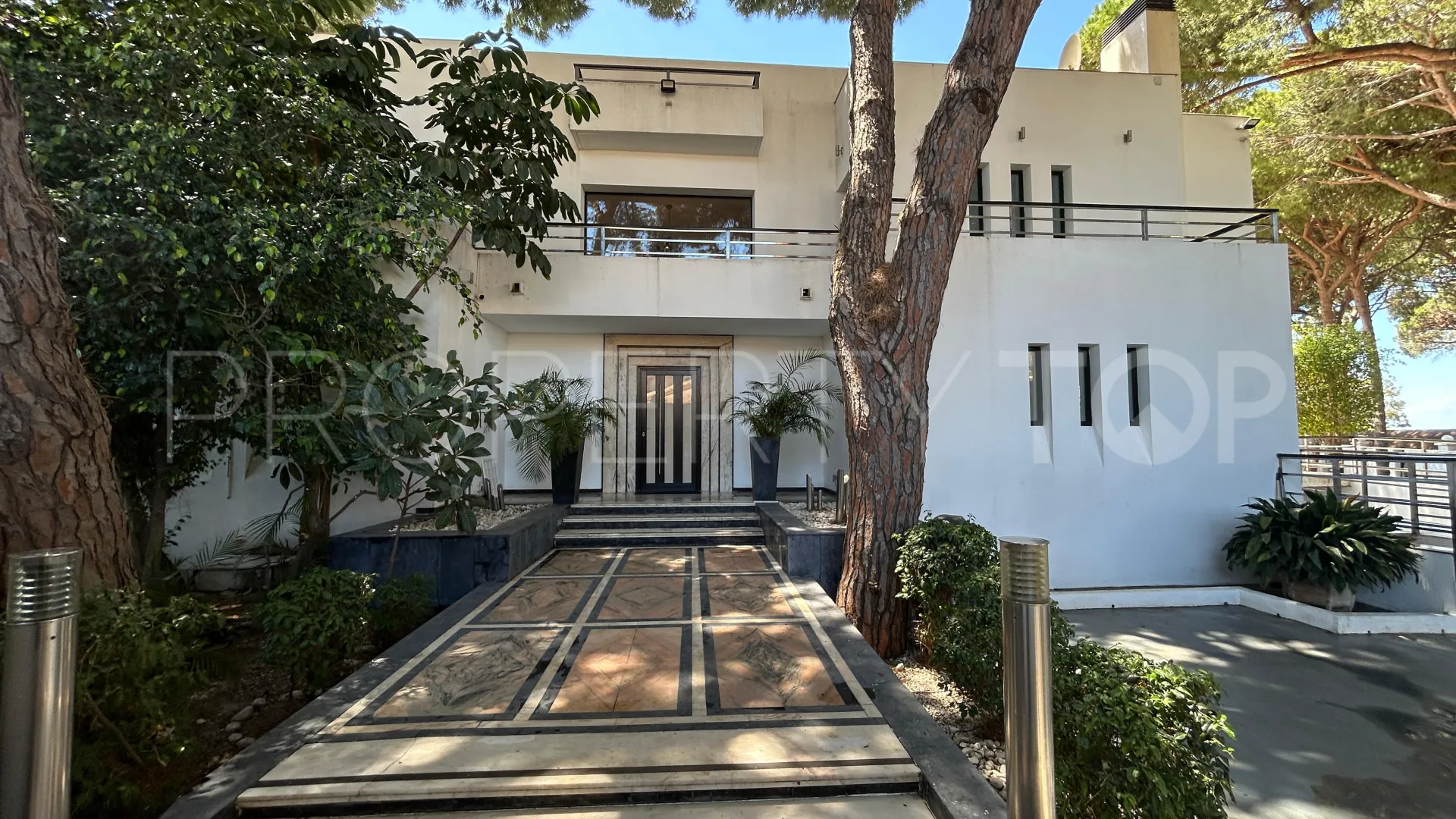 Artola, villa de 8 dormitorios a la venta